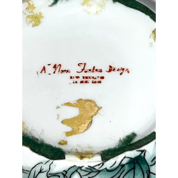 Nora Fenton Designs Hibiscus Flowers and Bees White background Porcelain Vase - Picture 9 of 9